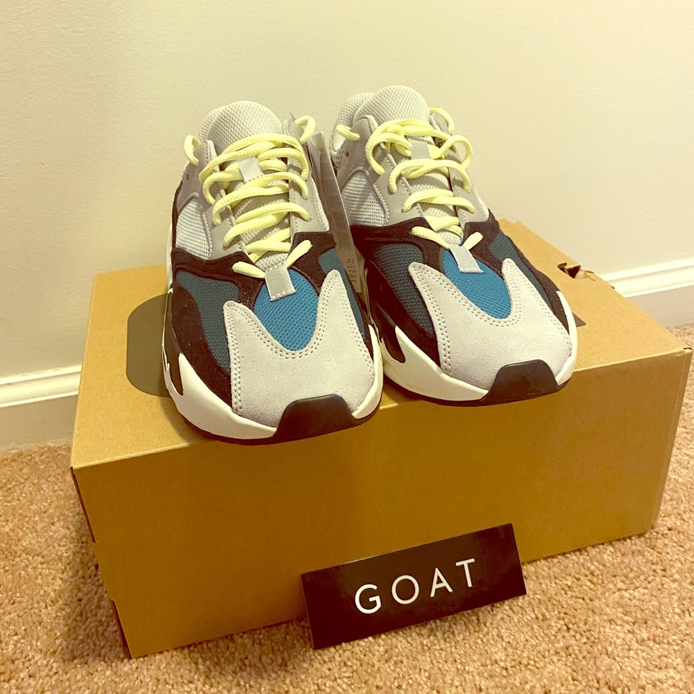 YEEZY BOOST 700
